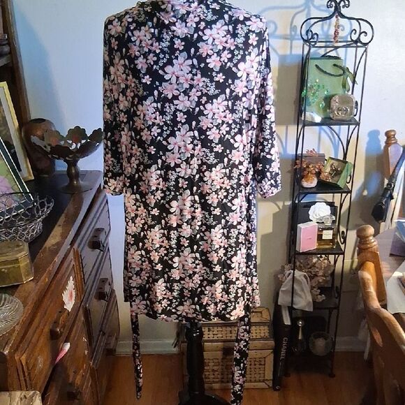 Renè Rofè Floral Black and Pink Nightgown Kimono Set Size Medium - Picture 7 of 12